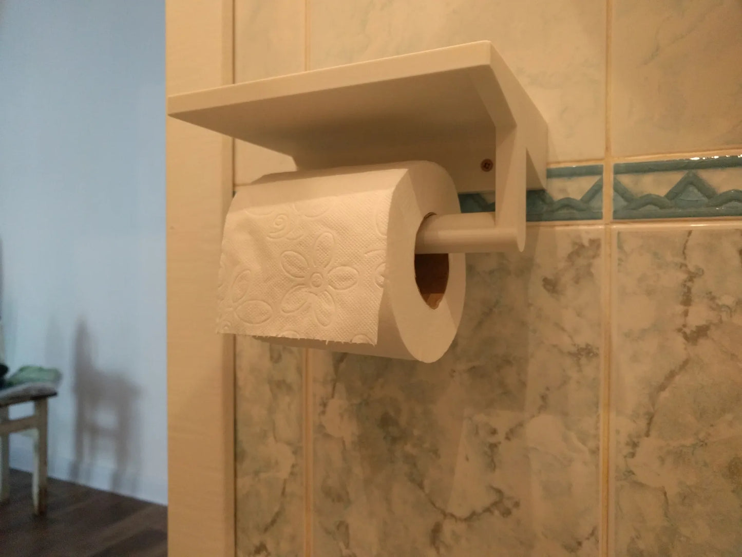 Toilettenpapierhalter mit Ablage